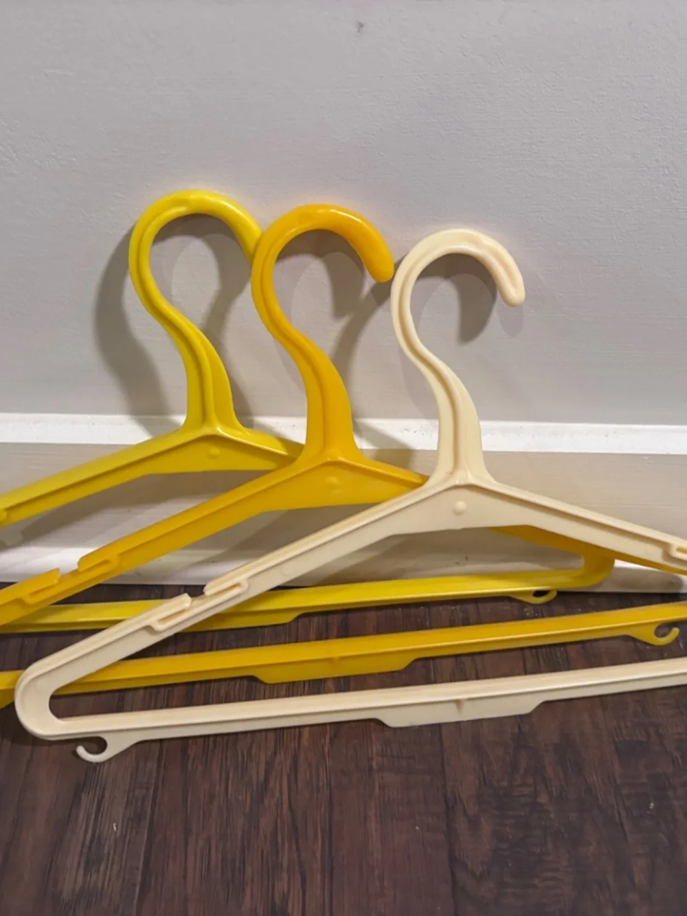 Lot of 11 Vintage Plastic Hangers Retro MCM Yellow Brown -7 are Thick Heavy Duty